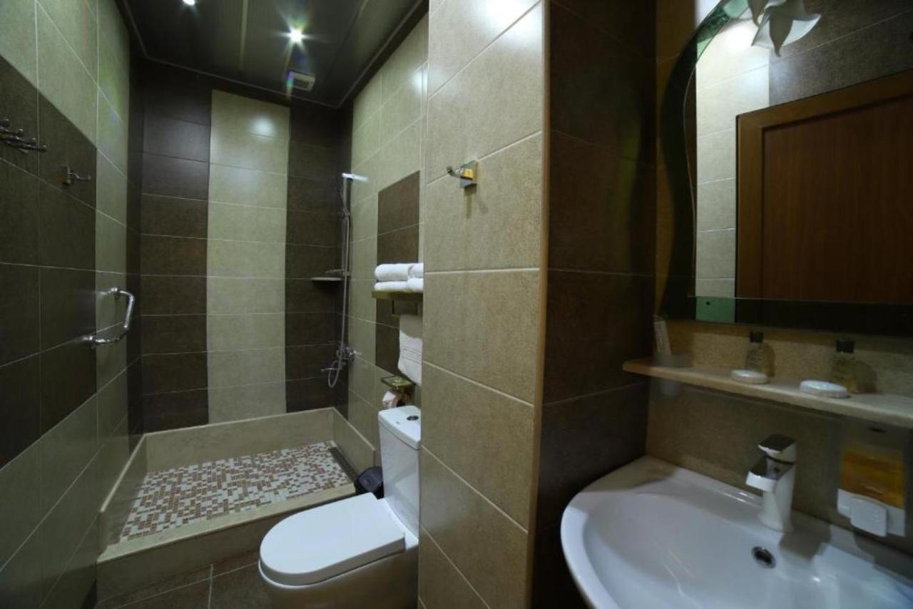 Agava Tbilisi Hotell Exteriör bild
